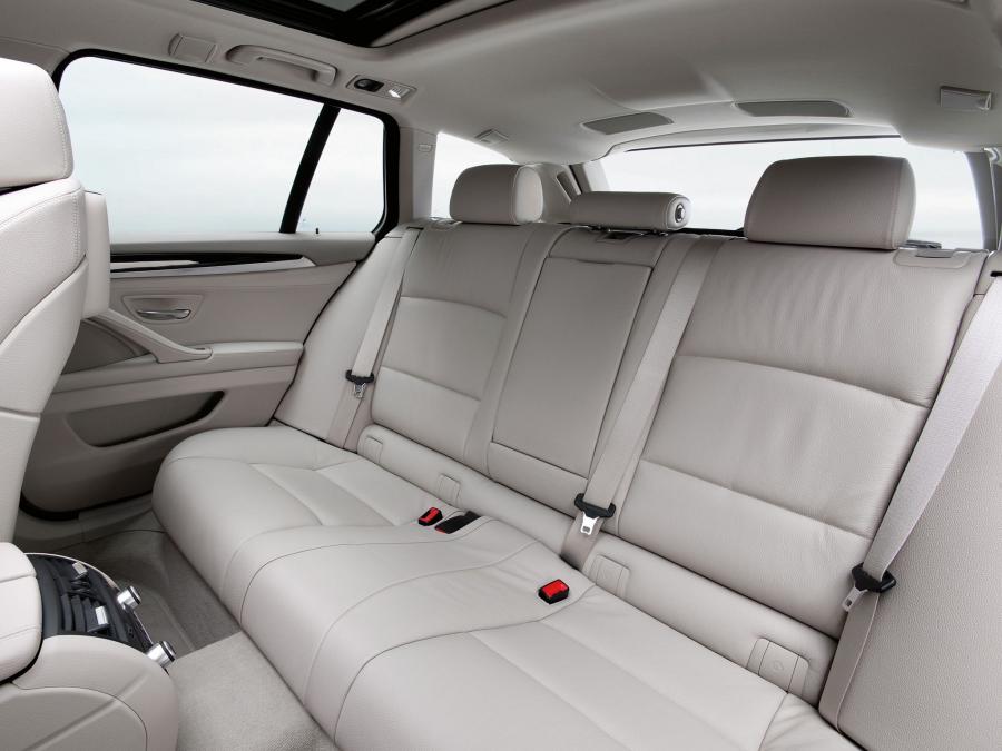 BMW 520d Touring 2010 года  (фото 11 из 16)